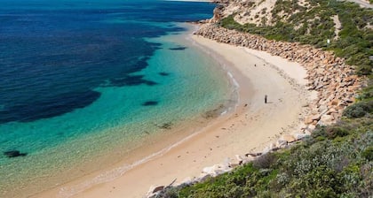 Mount Eliza Luxury Retreat | Hot Tub · BBQ · More