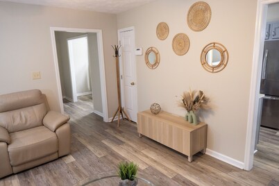 3-bedroom, King Bed, Workspace, Wi-Fi, Near Ft. Bragg/Ft. Liberty and Downtown