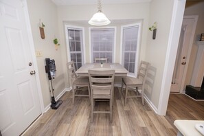 Dining - 3-bedroom, King Bed, Workspace, Wi-Fi, Near Ft. Bragg/Ft. Liberty and Downtown (Fayetteville)