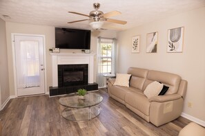 Téléviseur connecté, foyer, écran d’ordinateur