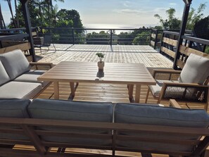 Outdoor dining - L'Enclos Pandora (Sainte-Rose)