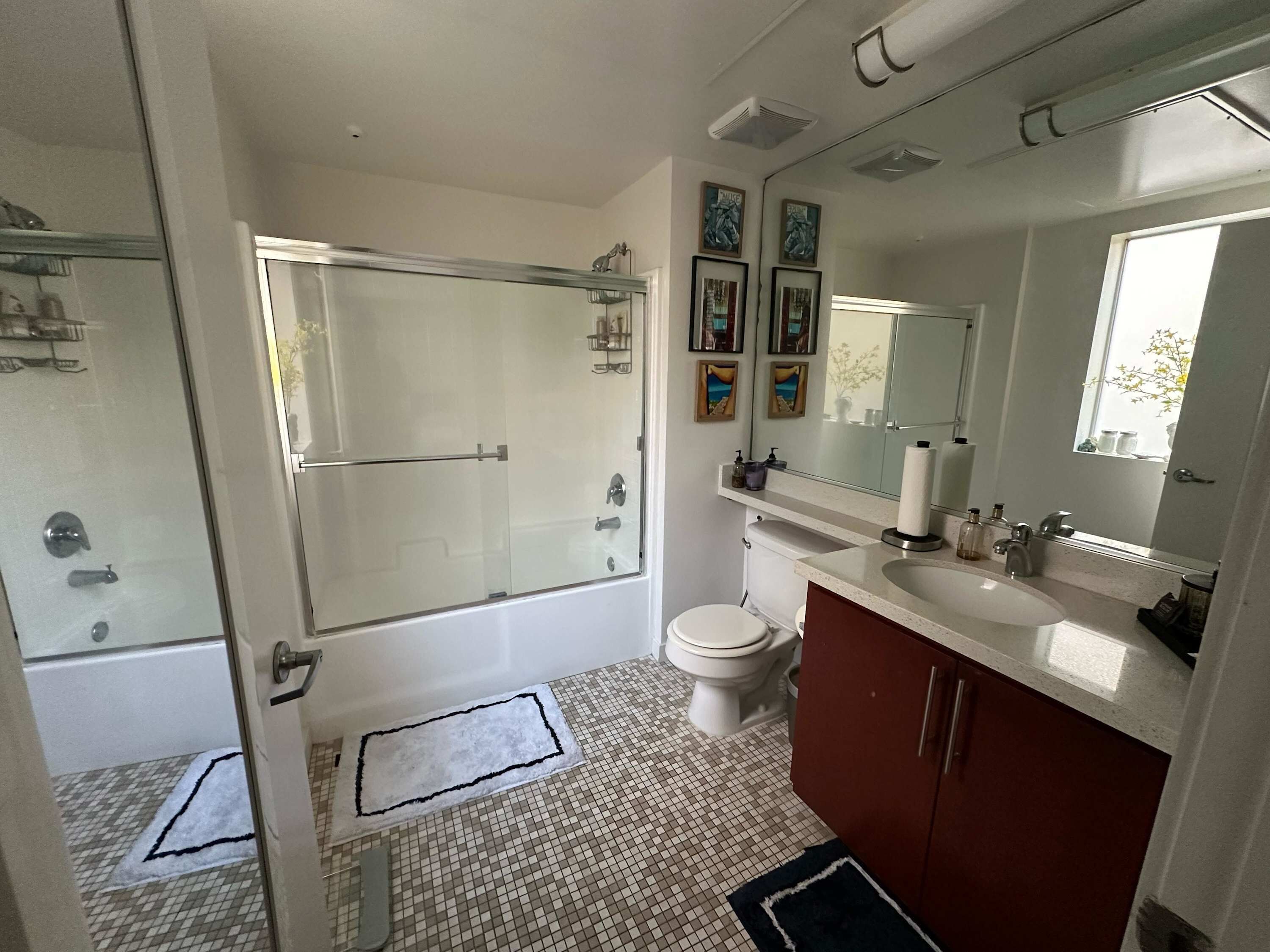 Dusch, hårtork och handdukar