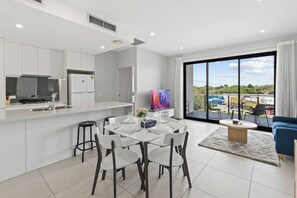 Interior - 2Bedroom Apartment Balcony Close to the City (MacGregor)