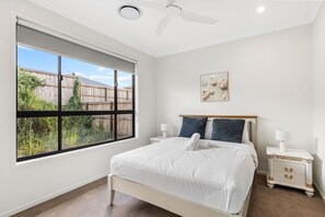 Ferros/tábuas de passar roupa, Wi-Fi, roupa de cama