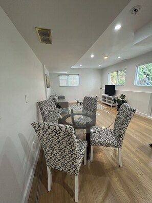 Dining - Bright & Cozy Garden Level Suite (North Vancouver)