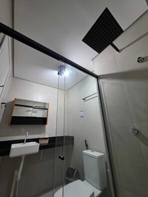 Shower, towels, soap, toilet paper - Newly opened studio on the 27th floor at Beach Class Meireles!!! (Fortaleza)