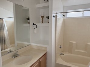 Shower, hair dryer, towels, soap - Cienega Springs Getaway (Parker)