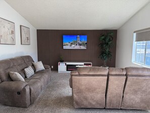 Smart TV, fireplace - Cienega Springs Getaway (Parker)