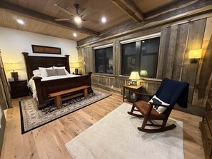 Room - Yellowstone Adventure Lodge (Fremont County)