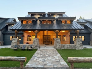 Exterior - Yellowstone Adventure Lodge (Fremont County)