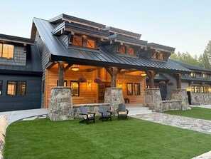 Exterior - Yellowstone Adventure Lodge (Fremont County)