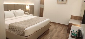 Deluxe Double Room | Hypo-allergenic bedding, in-room safe, desk, iron/ironing board - HOTEL PALLAVI GRAND (Panchkula)