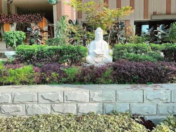 Front of property - HOTEL PALLAVI GRAND (Panchkula)