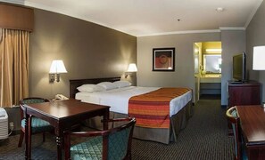 Een strijkplank/strijkijzer, wifi, beddengoed