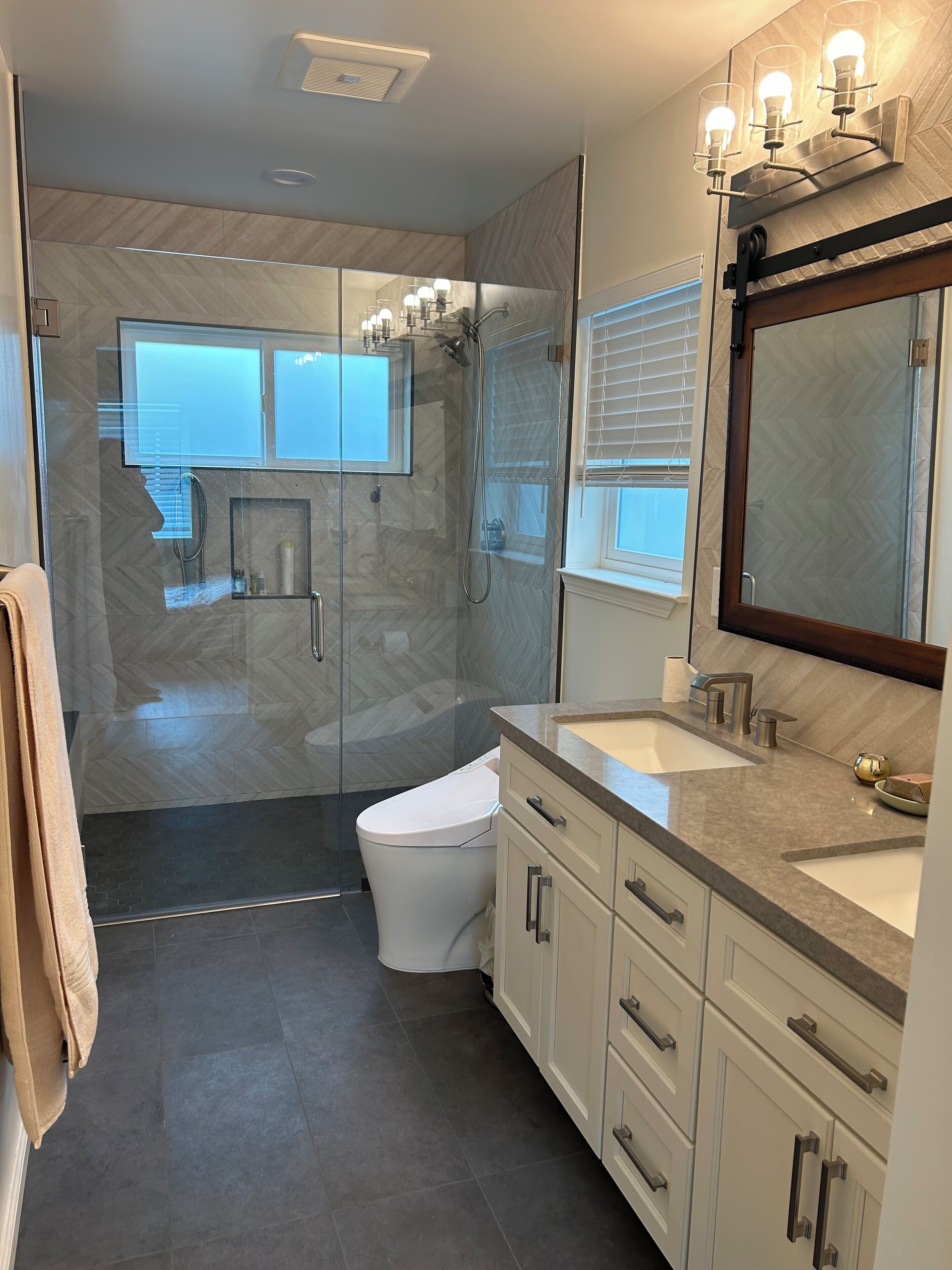 Bidet, towels, soap, toilet paper