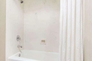 Assecador de cabells, tovalloles, sabó i paper higiènic 