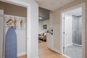 Hair dryer, towels - Blueground | Downtown Crossing, view, nr Boston Common (Boston)