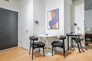 Interior - Blueground | Downtown Crossing, view, nr Boston Common (Boston)