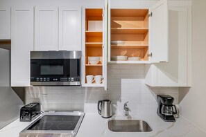 Frigorifero, microonde, forno, lavastoviglie