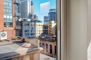 Interior - Blueground | Downtown Crossing, view, nr Boston Common (Boston)