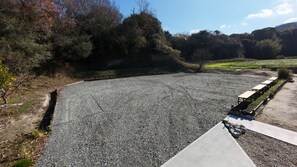 مواقف سيارات مجانية