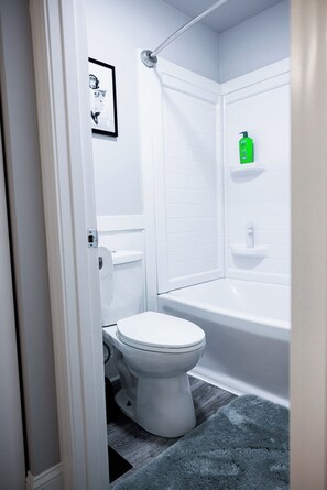 Hair dryer, towels, soap, toilet paper - Peaceful 3-Bedroom Townhome in Crest Hill /Queen Beds, Full Amenities & Gazebo (Crest Hill)