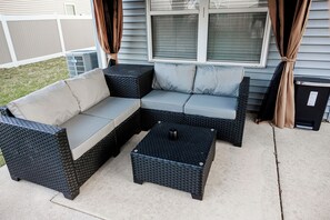 Terrace/patio - Peaceful 3-Bedroom Townhome in Crest Hill /Queen Beds, Full Amenities & Gazebo (Crest Hill)