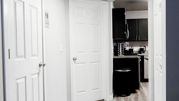 Interior - Peaceful 3-Bedroom Townhome in Crest Hill /Queen Beds, Full Amenities & Gazebo (Crest Hill)