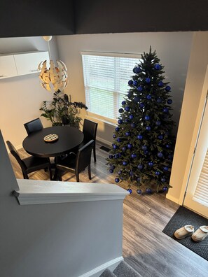 Dining - Peaceful 3-Bedroom Townhome in Crest Hill /Queen Beds, Full Amenities & Gazebo (Crest Hill)