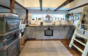 Fridge, microwave, oven, stovetop - Cozy home in Tyringe with WiFi (Tyringe)