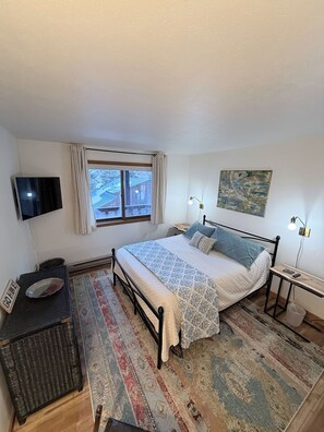 3 chambres, fer et planche à repasser, Wi-Fi, draps fournis