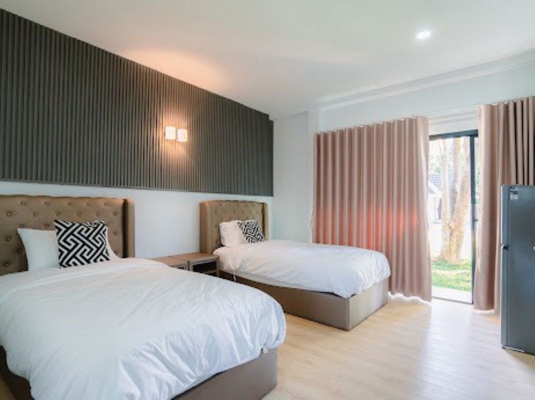 Minibar, desk, free WiFi, bed sheets