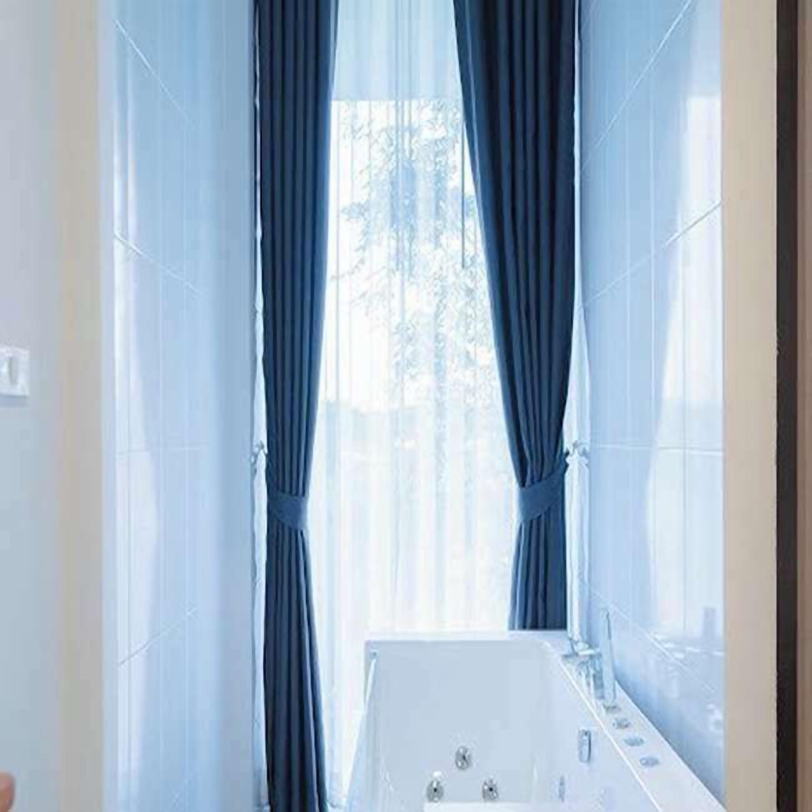 Jacuzzi Room | Badkamer | Een douche, gratis toiletartikelen, een haardroger, badjassen