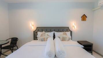 Minibar, desk, free WiFi, bed sheets