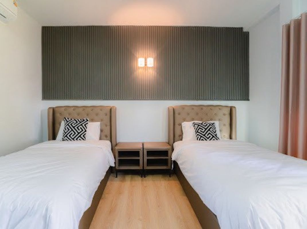 Minibar, desk, free WiFi, bed sheets