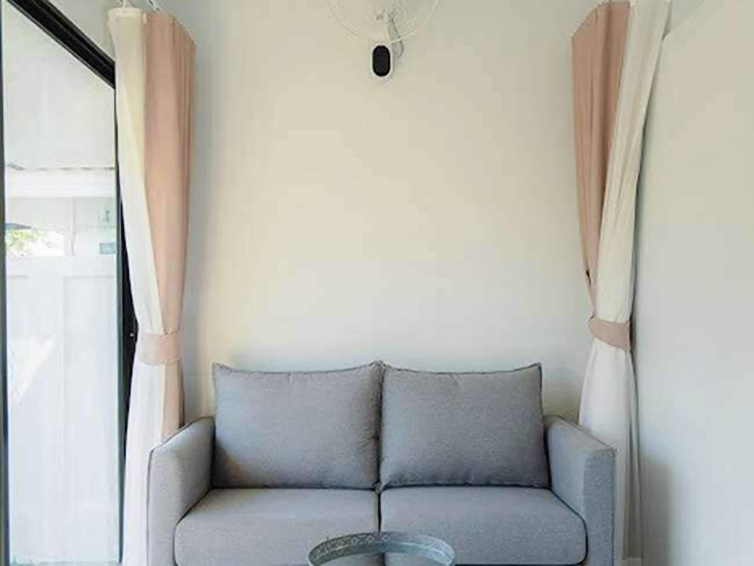 Pool Villa | Minibar, skrivebord, wi-fi (inkludert) og sengetøy