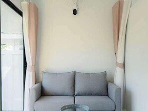 Minibar, escritorio, wifi gratis y ropa de cama 