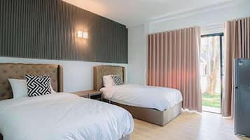 Twin Room | Minibar, desk, free WiFi, bed sheets