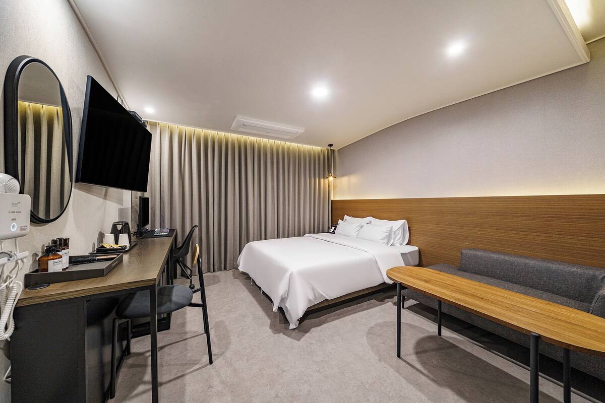 Standard | Escritorio, wifi gratis, ropa de cama