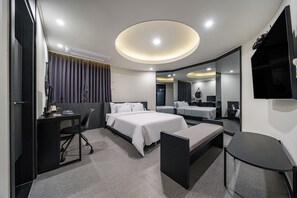 Superior | Escritorio, wifi gratis, ropa de cama