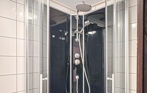 Shower - 5 bedroom nice home in Motala (Motala)