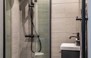 Shower - Cozy apartment in Sysslebäck with sauna (Sysslebäck)