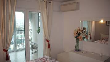 1 slaapkamer, een strijkplank/strijkijzer, wifi