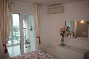 1 bedroom, iron/ironing board, WiFi - Bahia I apartment On the seafront (Empuriabrava)