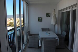 Outdoor dining - Bahia I apartment On the seafront (Empuriabrava)