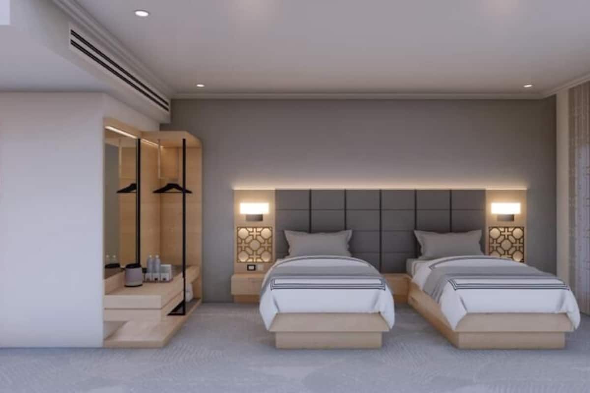 Basic dubbelrum eller tvåbäddsrum - utsikt mot staden | Skrivbord, arbetsyta för laptop, ljudisolering och strykjärn/strykbräda