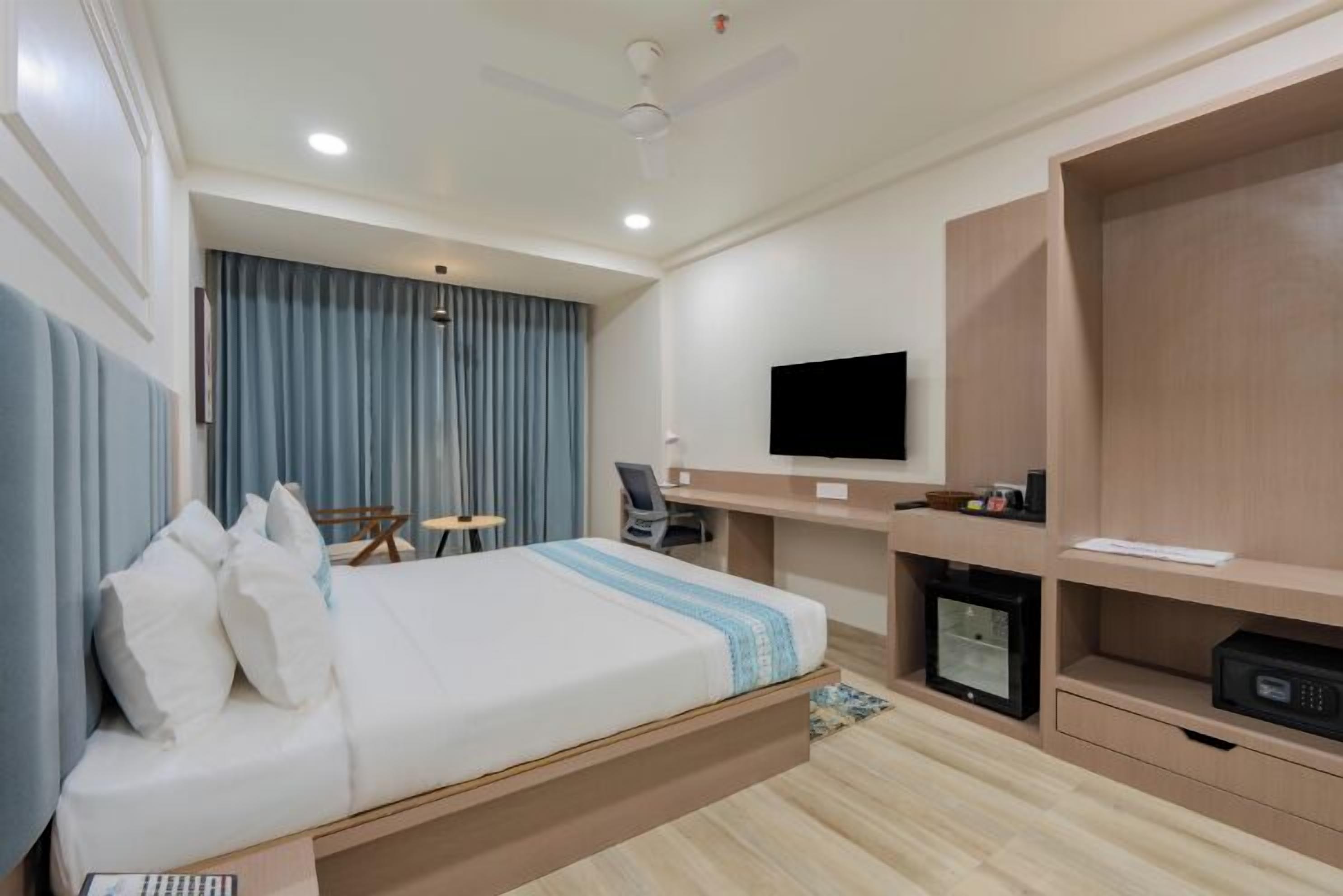 Chambre Deluxe double, vue sur la ville | Bureau, espace de travail pour ordinateurs portables