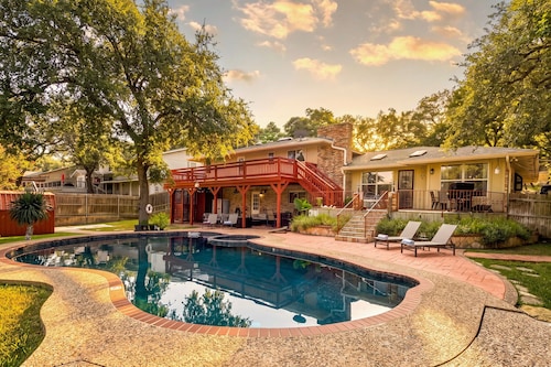 5BR San Antonio Home - Large Private Pool, Covered Patio, BBQ & Outdoor Games