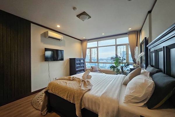 Classic Apartment, City View | Blackout drapes, iron/ironing board, WiFi (free)