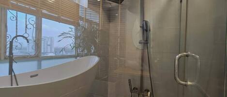 Classic Apartment, City View | Bathroom